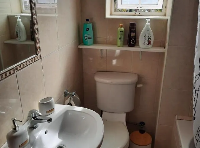 Large Apt 2 Bedrooms Sea View & 2 Balconies Апартаменти Ларнака