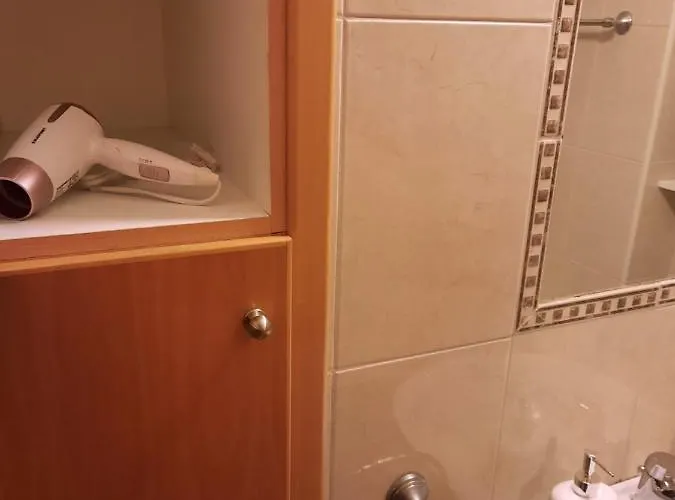 Апартаменти Large Apt 2 Bedrooms Sea View & 2 Balconies Ларнака