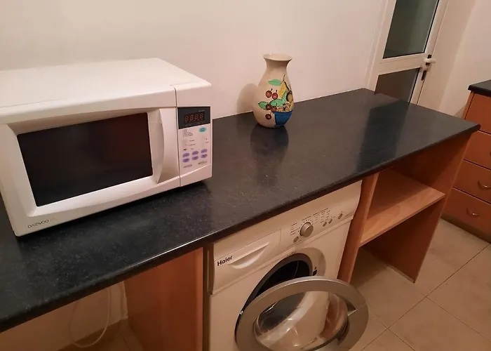 Large Apt 2 Bedrooms Sea View & 2 Balconies * Ларнака