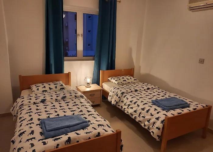 Large Apt 2 Bedrooms Sea View & 2 Balconies Larnaca