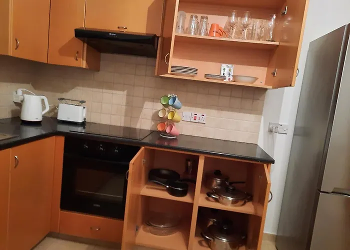 Large Apt 2 Bedrooms Sea View & 2 Balconies