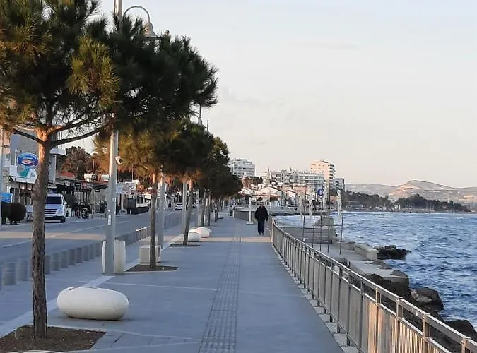 Апартаменти Large Apt 2 Bedrooms Sea View & 2 Balconies