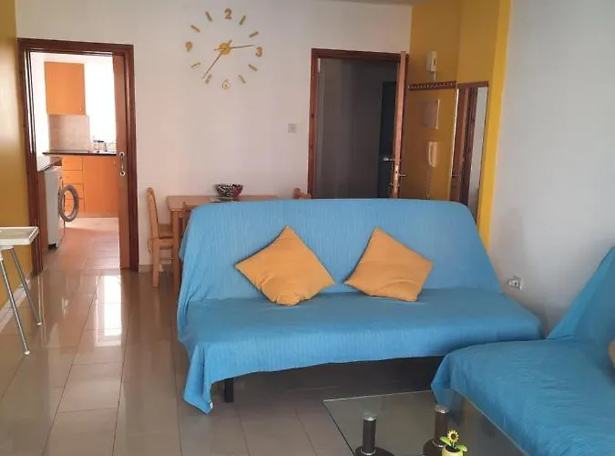 Large Apt 2 Bedrooms Sea View & 2 Balconies Ларнака