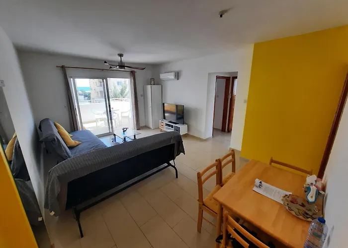 Large Apt 2 Bedrooms Sea View & 2 Balconies *