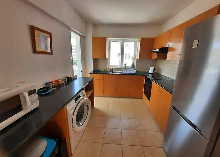 Large Apt 2 Bedrooms Sea View & 2 Balconies Апартаменти *