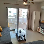 Large Apt 2 Bedrooms Sea View & 2 Balconies 아파트 라르나카