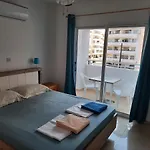 Large Apt 2 Bedrooms Sea View & 2 Balconies Lägenhet Larnaca