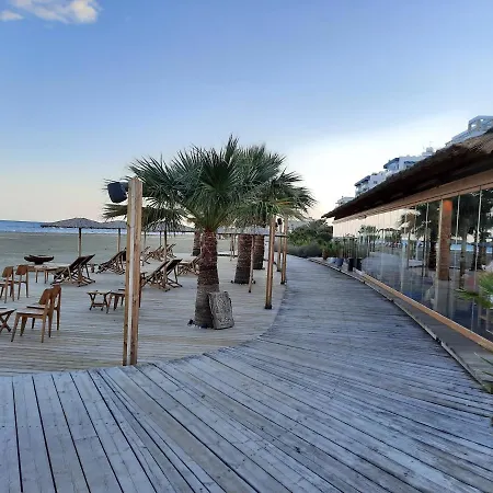 Large Apt 2 Bedrooms Sea View & 2 Balconies Lägenhet *