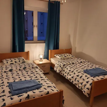 Large Apt 2 Bedrooms Sea View & 2 Balconies 라르나카
