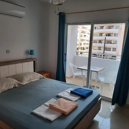 Large Apt 2 Bedrooms Sea View & 2 Balconies Apartamento Larnaca